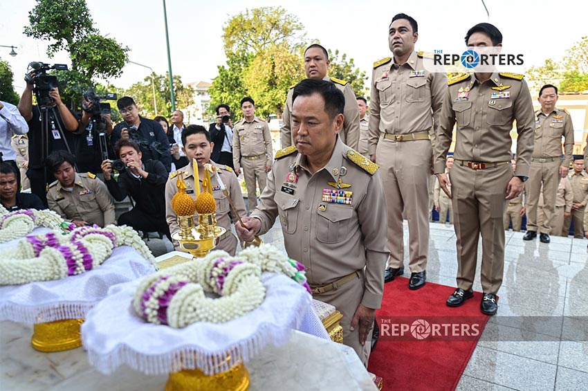 นายกฯ เข้า กระทรวงมหาดไทยวันแรก พร้อมสักการะสิ่งศักดิ์สิทธิ์ ก่อนมอบนโยบาย ขรก. – ผู้ว่าฯ