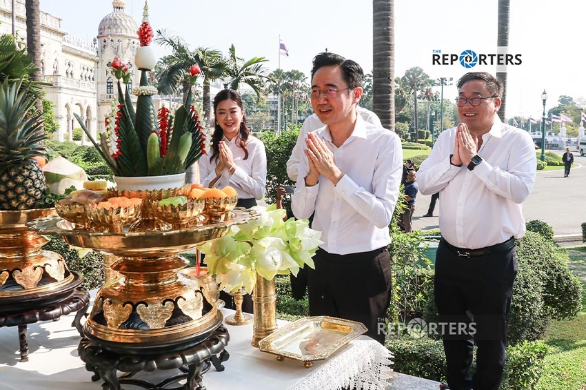 ‘ยศชนัน’ นำทีมรัฐมนตรีเพื่อไทย ไหว้สิ่งศักดิ์สิทธิ์ก่อนประชุม ครม. นัดพิเศษ