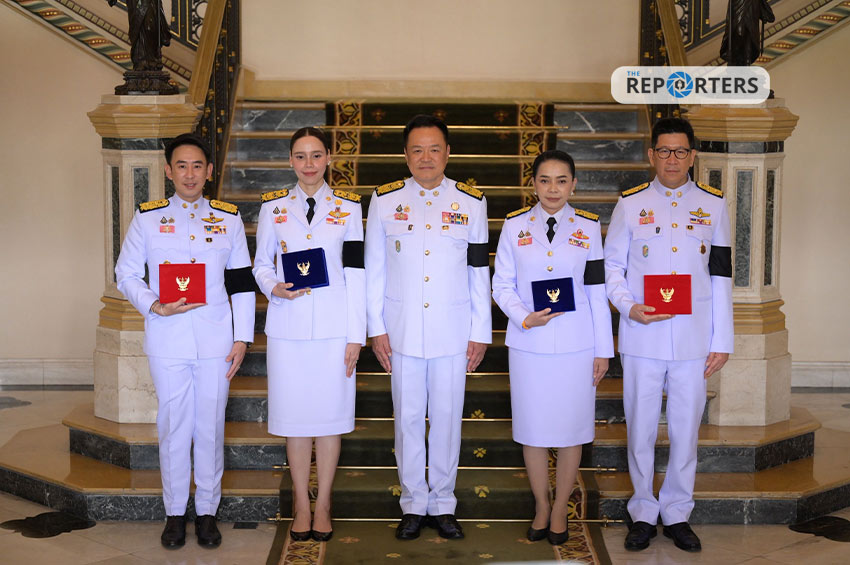 ‘อนุทิน’ เป็นประธานพิธีรับพระราชทานเครื่องราชอิสริยาภรณ์ ปี 2568 แก่ ครม.-หัวหน้าส่วนราชการ