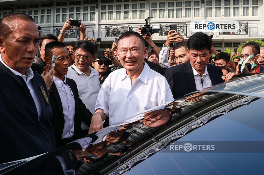 ‘ทักษิณ’ ออกจากเรือนจำ โผกอด ‘แพทองธาร-ครอบครัว’