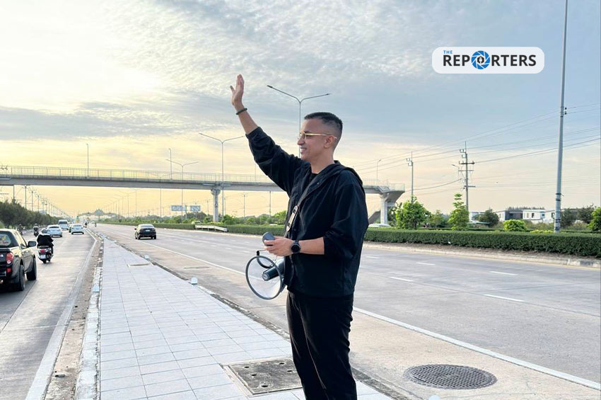 ‘ดร.จอห์น’ ลุยเดี่ยวหาเสียงพร้อมโทรโข่งคู่ใจ ขอโอกาสชาวลาดกระบัง